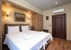Level Suites 3