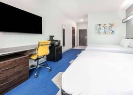 Microtel Inn & Suites by Wyndham Austin Airport 5