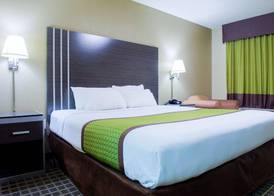 Clarion Pointe Athens I-65 4