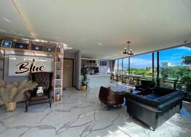 The Blue Hotel 5