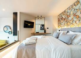 Ammos Luxury Suites 4
