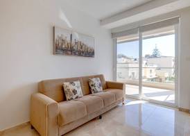 Cosy 1BR Apartment in Central St Julian's 5