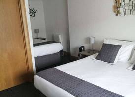 Reveller Bar Lodgings 3