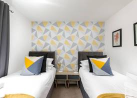 Hertford Serviced Apartments 5