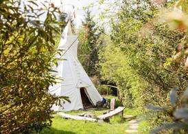 Larkhill Tipis and Yurts 4