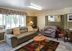 Econo Lodge 4