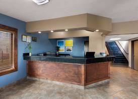 Days Inn by Wyndham Newton 3