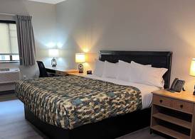 Hamburg Inn & Suites 3