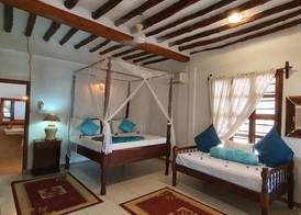 Mambo Beach Villas 4