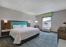 Hampton Inn Peterborough 3