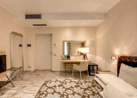 Colonna 18 Apartment by Ghor 4