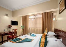 Holiday Express Hotel 4