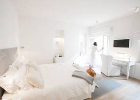 Hall Suites 4