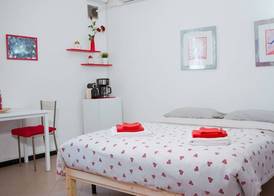 Studio-Sleeps 2-AirCon-Town Centre-Free Parking 2