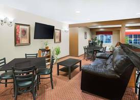 Microtel Inn & Suites by Wyndham Holland 2