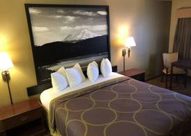 Super 8 by Wyndham Corning 5