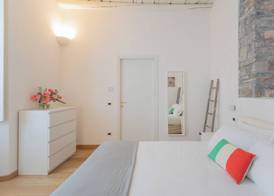 Wine Not Apartment Como Centre by Rent All Como 2