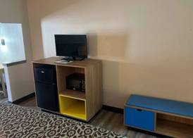 Days Inn & Suites by Wyndham Opelousas 4