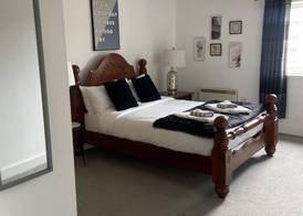 2 Bedroom Near Ocean Village Marina Port Apartment 4