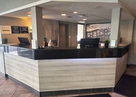 Super 8 by Wyndham Macleod Trail Calgary 3