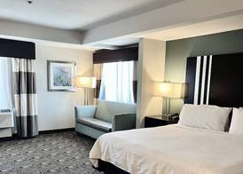 Holiday Inn Express & Suites CARLSBAD BEACH by IHG 2