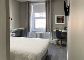 Airlie Arms Hotel 3