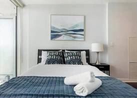 Elegant Suites - CN Tower & Lake View 5