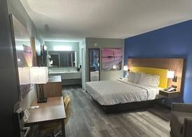 Days Inn & Suites by Wyndham Jennings 5