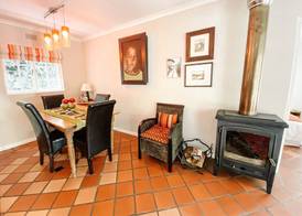 Jonquil Guest Cottage 5