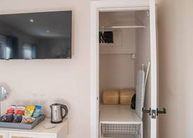 Bridgeside Rooms 5