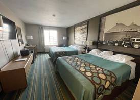Super 8 by Wyndham Beaver Dam 4