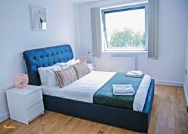 RIVERSIDE 2 BED APARTMENT 3
