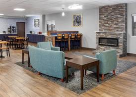 AmericInn & Suites by Wyndham Baraboo Event Center 3