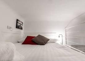 JOIVY Lovely Studio For 2 W/Balcony Near Duomo 3