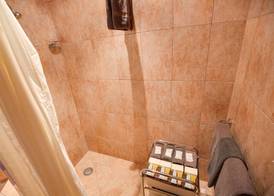 The Cambridge Hotel & Backpackers 3