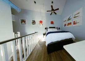 Artistic Hillside Loft 2