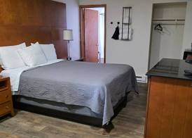 Shelton Inn 4