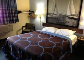 Super 8 by Wyndham New Castle 4