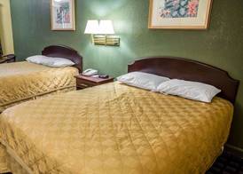 Rodeway Inn & Suites Plymouth Hwy 64 5