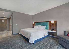 Hampton Inn Peterborough 4