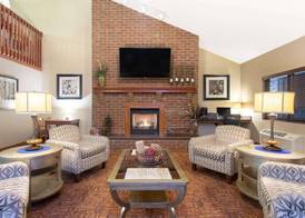AmericInn by Wyndham New London 4