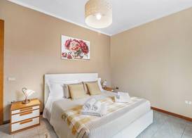 Petalo Bianco: 100m from Lake, Parking and Balcony - Happy Rentals 3