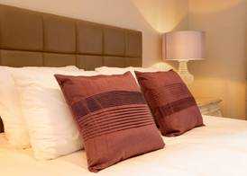 JOIVY Gorgeous Stockbridge Apt With Underground Parking 4