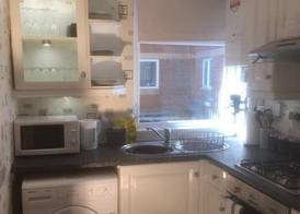 2 Bed Flat - Sleeps 3 - Parking - Wifi 4