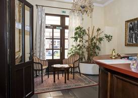 Hotel Reverie - Dependance, Check-in at Metropolitan Star 5