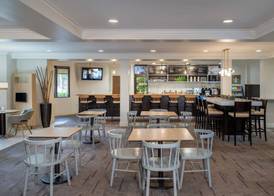 Courtyard by Marriott - Naples 3