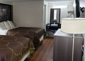 Super 8 by Wyndham Asheville/Biltmore 3