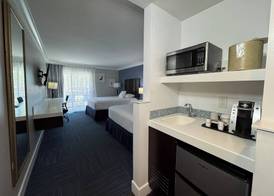 The Pacific Inn 4