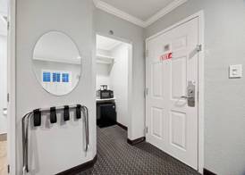 Bayhill Inn 4