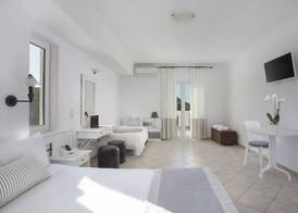 Iris Beach Hotel 5